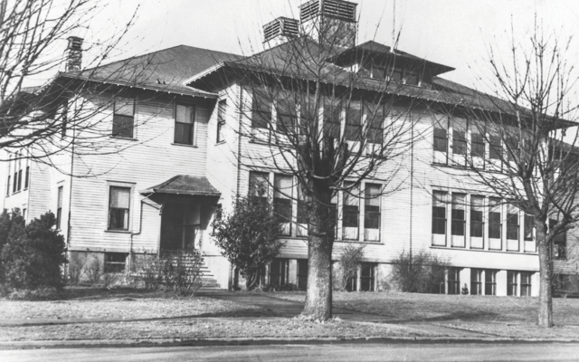 Photo of the original Lincoln schoolhouse for Eugene's school district